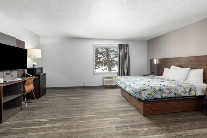 1 King Bed Accessible Micfridge (2 of 5)