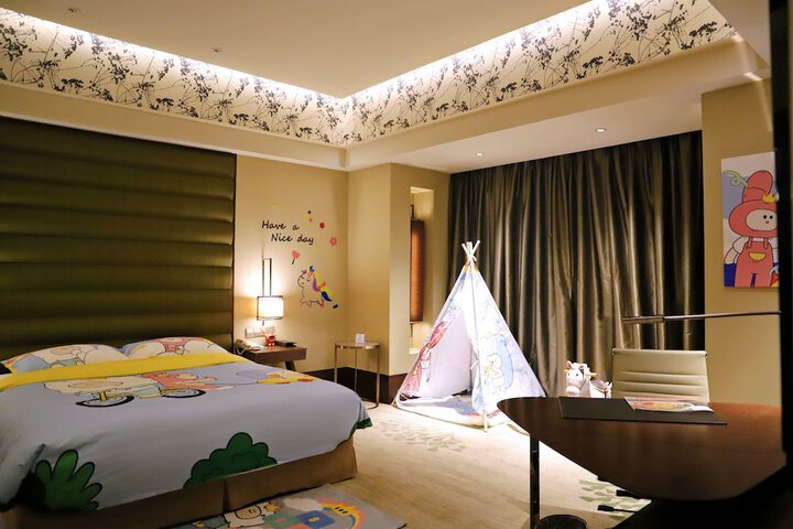 Room 19 of 100