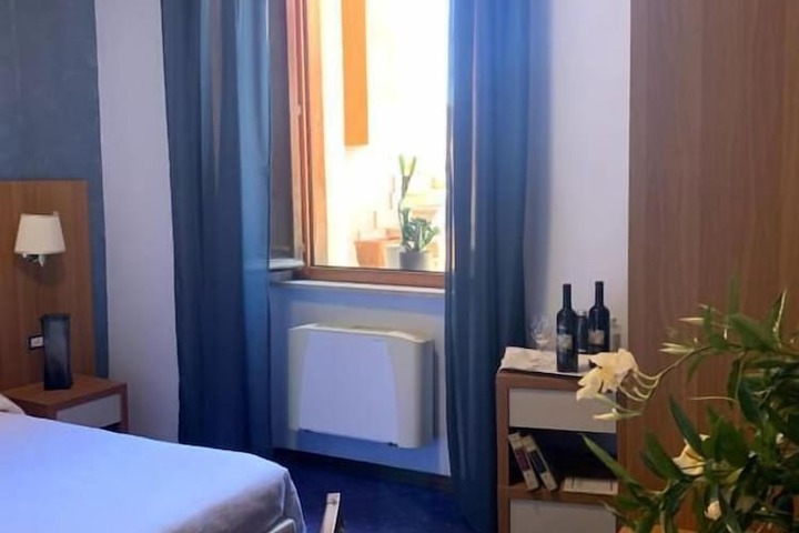 Room 8 of 162