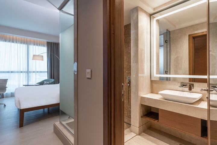 Room 12 of 108