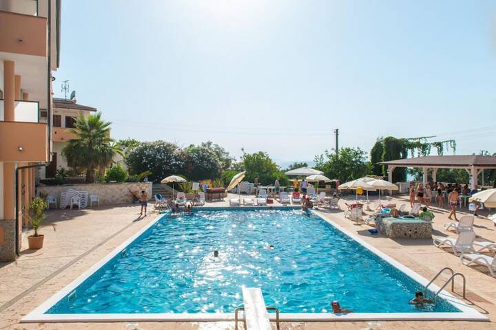 Pools & Facilities