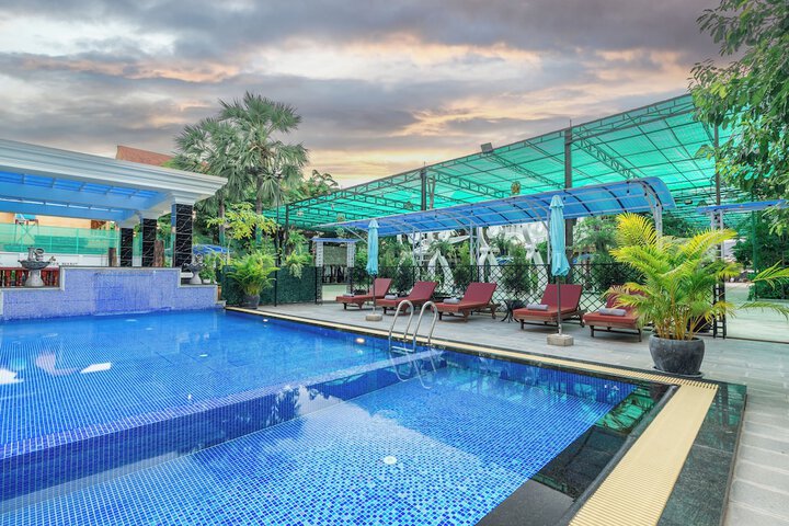 Pool 76 of 109