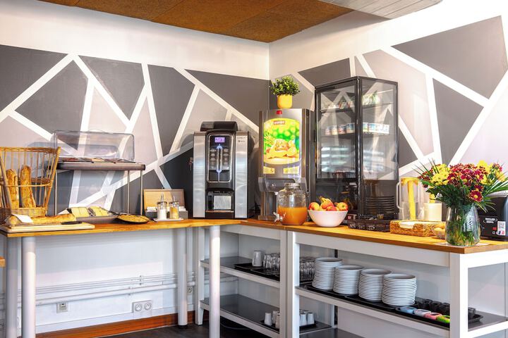 Breakfast/Coffee Service 26 of 37