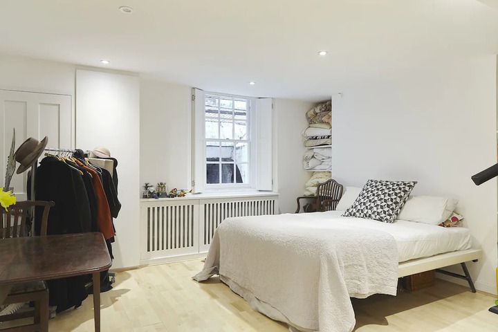 Room 2 of 4