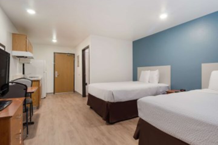 Room 6 of 28