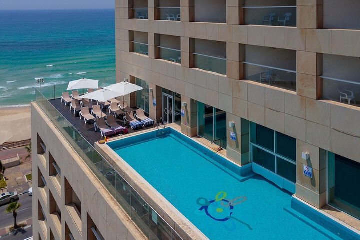 Pool Hotel