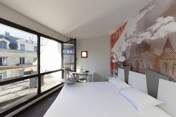 Room 48 of 143