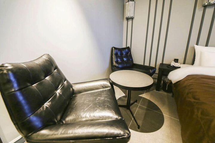 Room 2 of 25