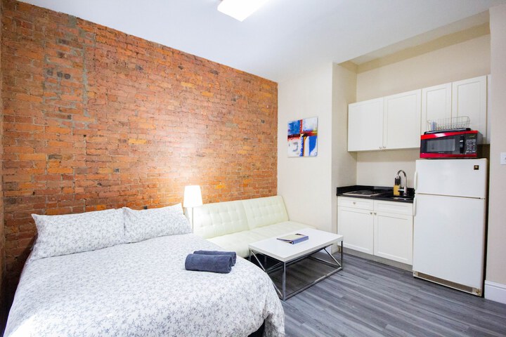 Room 52 of 121