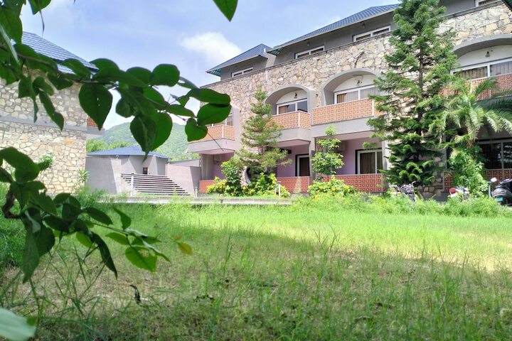 Hotel Exterior 59 of 62
