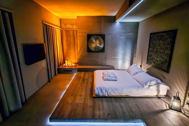 Room 32 of 64