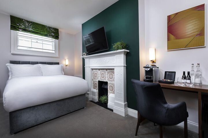 Room 1 of 2