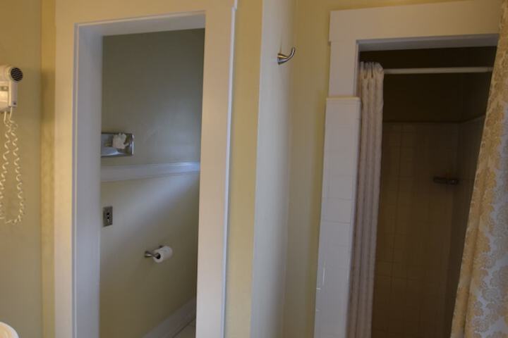 Room 33 of 37