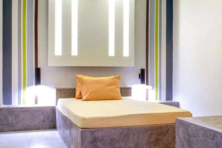 Leona Hotel