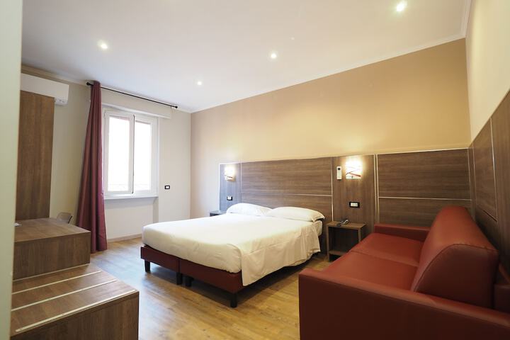 Room 33 of 114