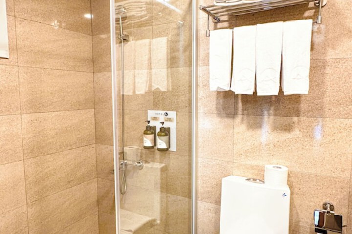 Room 43 of 67