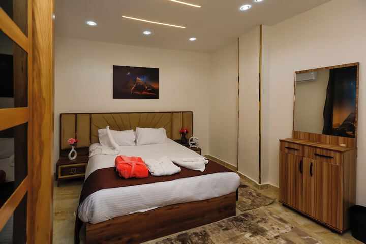 Room 9 of 79