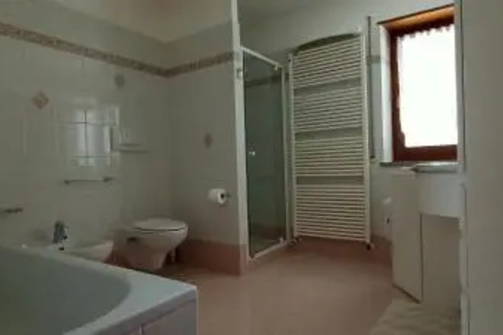Room 9 of 11
