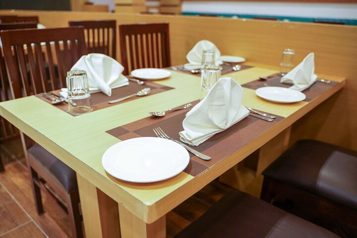 Dining 27 of 36