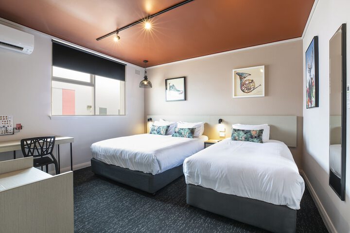 Room 11 of 34