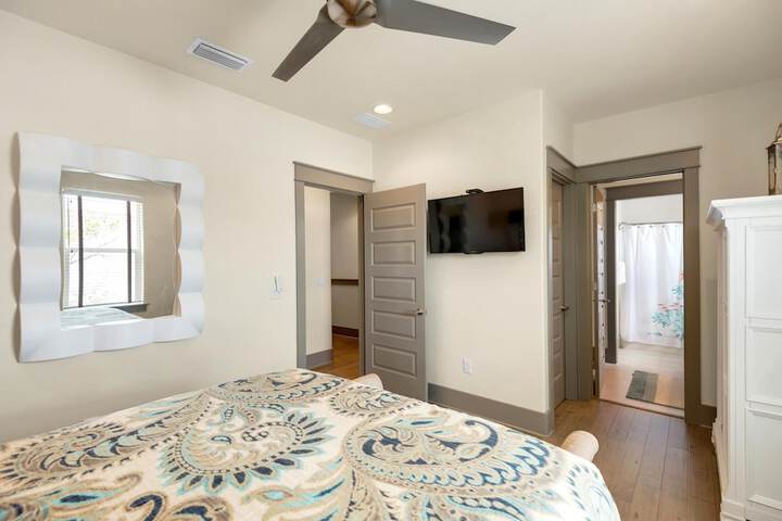 Room 6 of 47