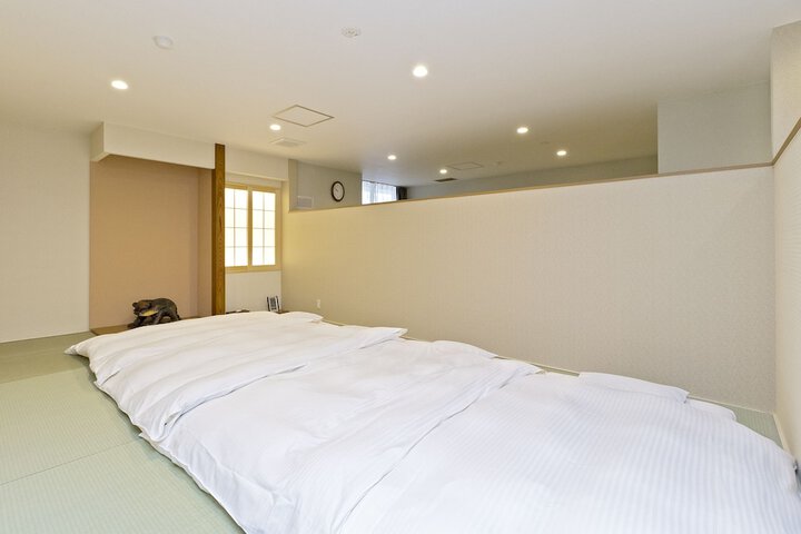 Room 11 of 35