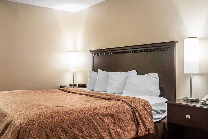 1 King Bed (8 of 14)