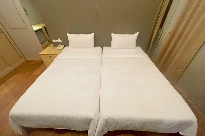 Room 27 of 78