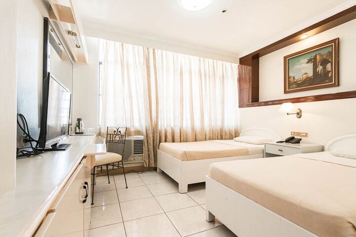 Room 9 of 16