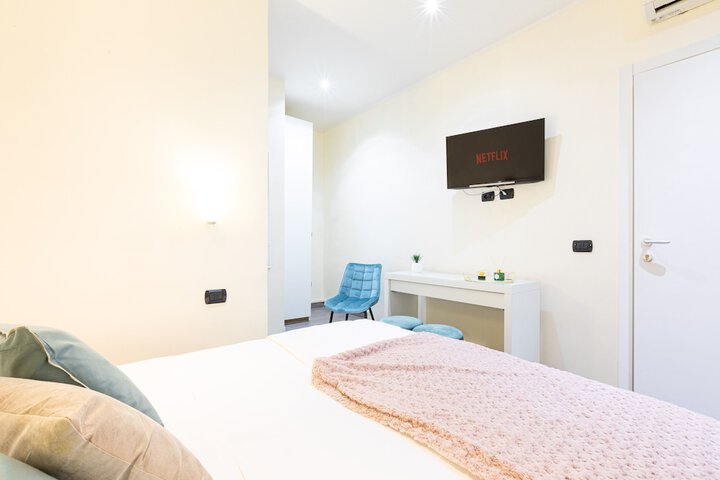 Room 4 of 27