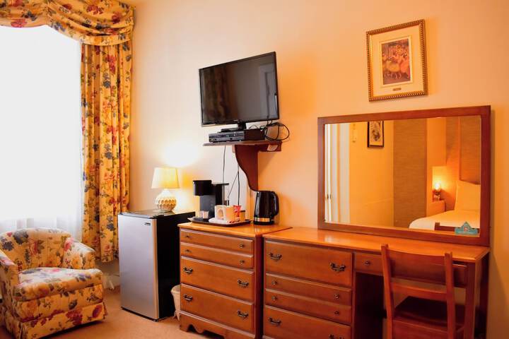 Room 8 of 125
