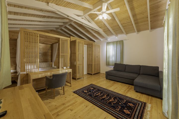 Room 4 of 39