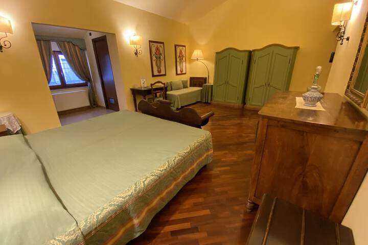 Room 13 of 80