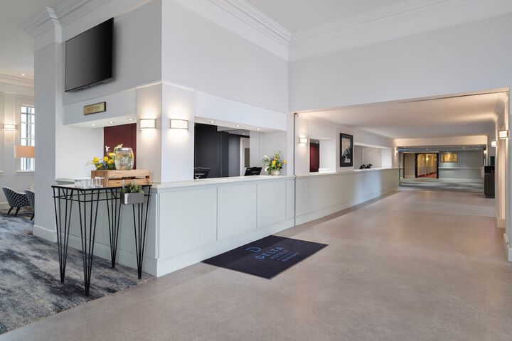 Entrance & Lobby