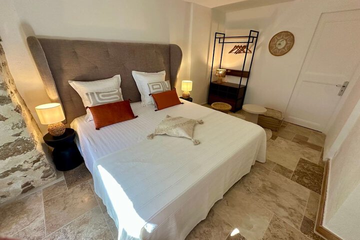 Room 10 of 31