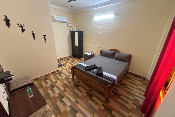 Room 9 of 29