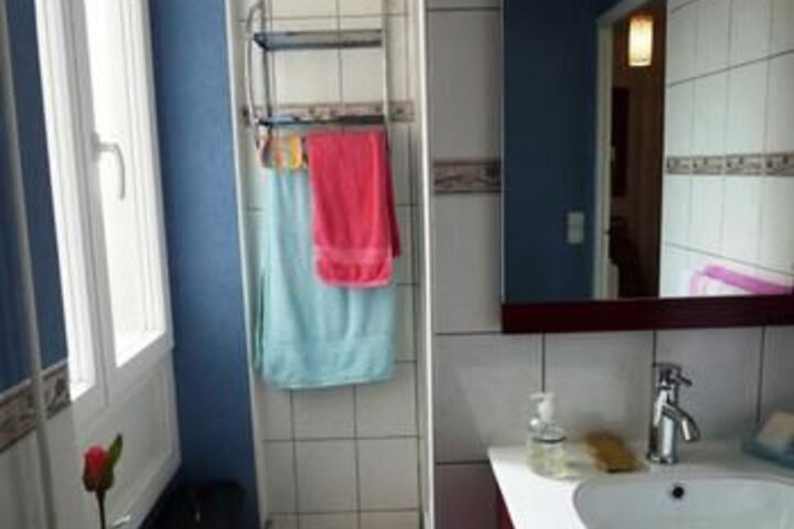 Room 5 of 16