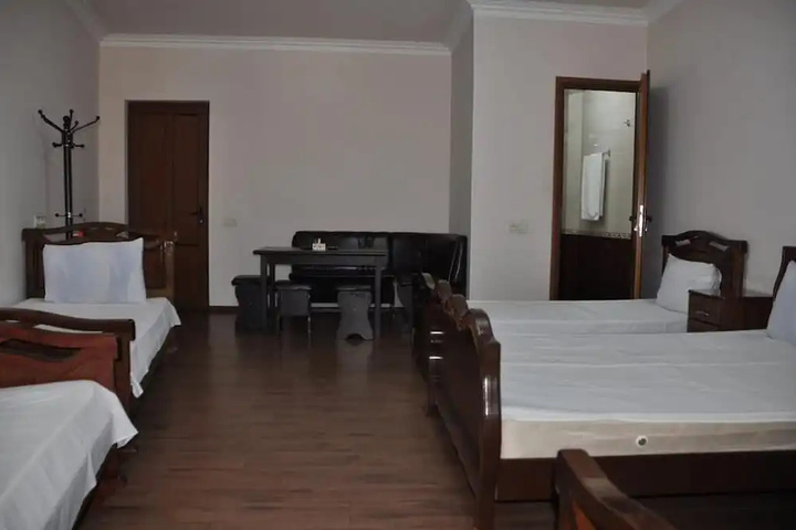 Room 3 of 8