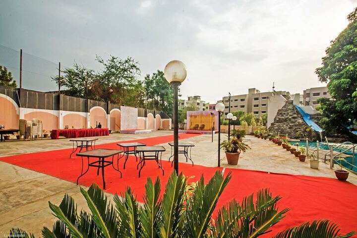 Pool Hotel