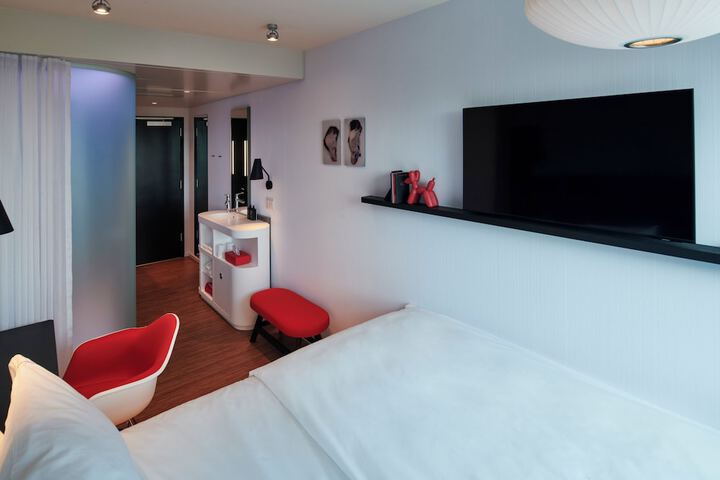 Room 25 of 58