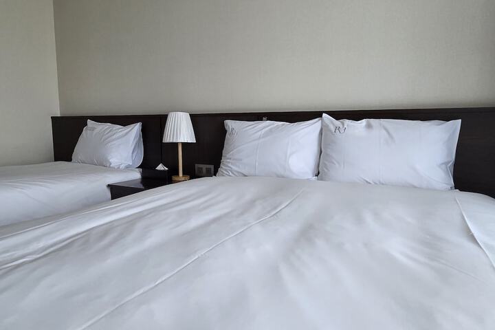 Room 17 of 40