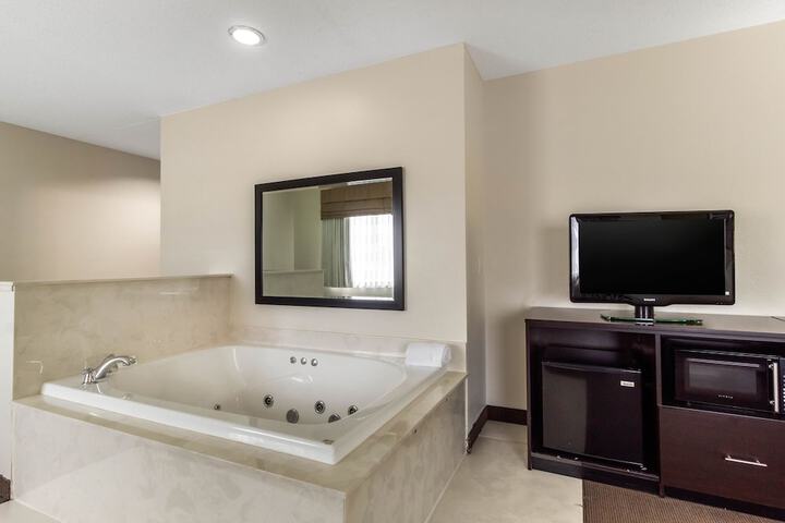 Private spa tub