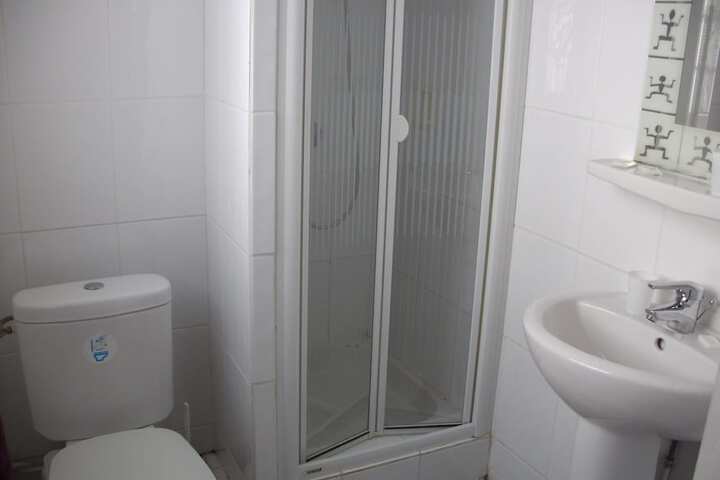Room 32 of 69