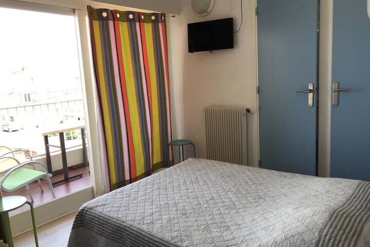 Room 6 of 25