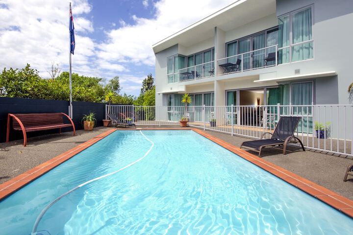 Hotel Pool