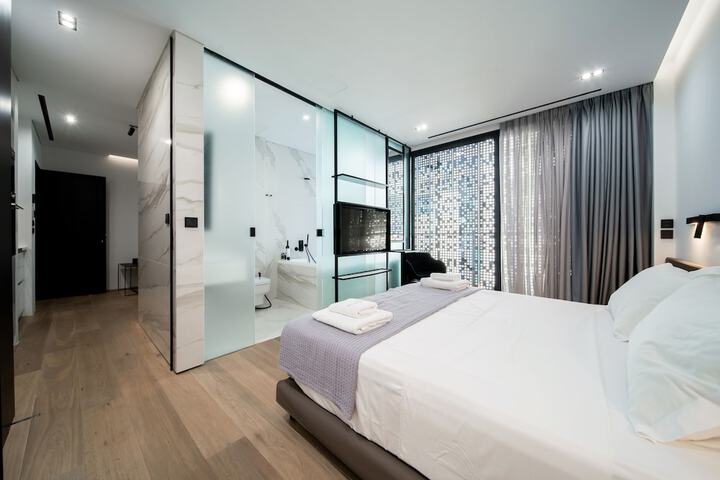 Room 70 of 182