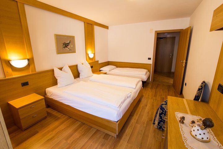 Room 4 of 14