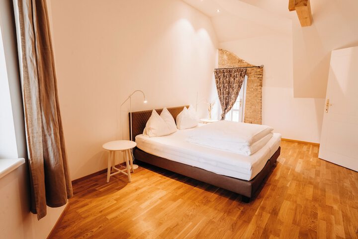 Room 14 of 38