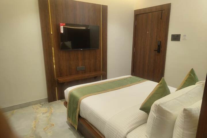 Room 8 of 15