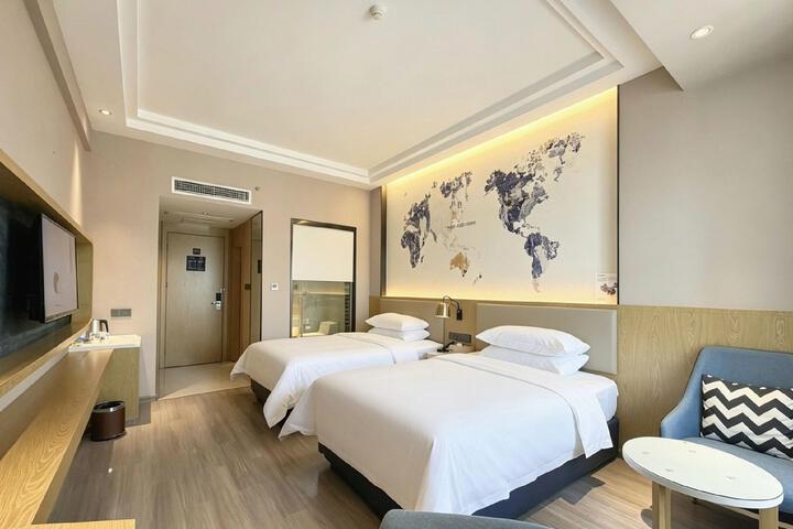 Room 12 of 25